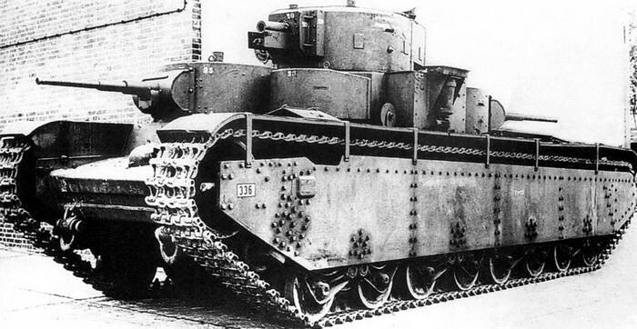 Трофейный советский танк Т-35 ИЗ 67-го танкового полка, на испытательном полигоне в немецком Куммерсдорфе. Цифры на листах брони - показатели их толщины. 
