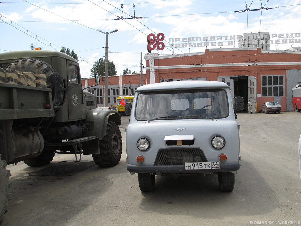 УАЗ-служебка.