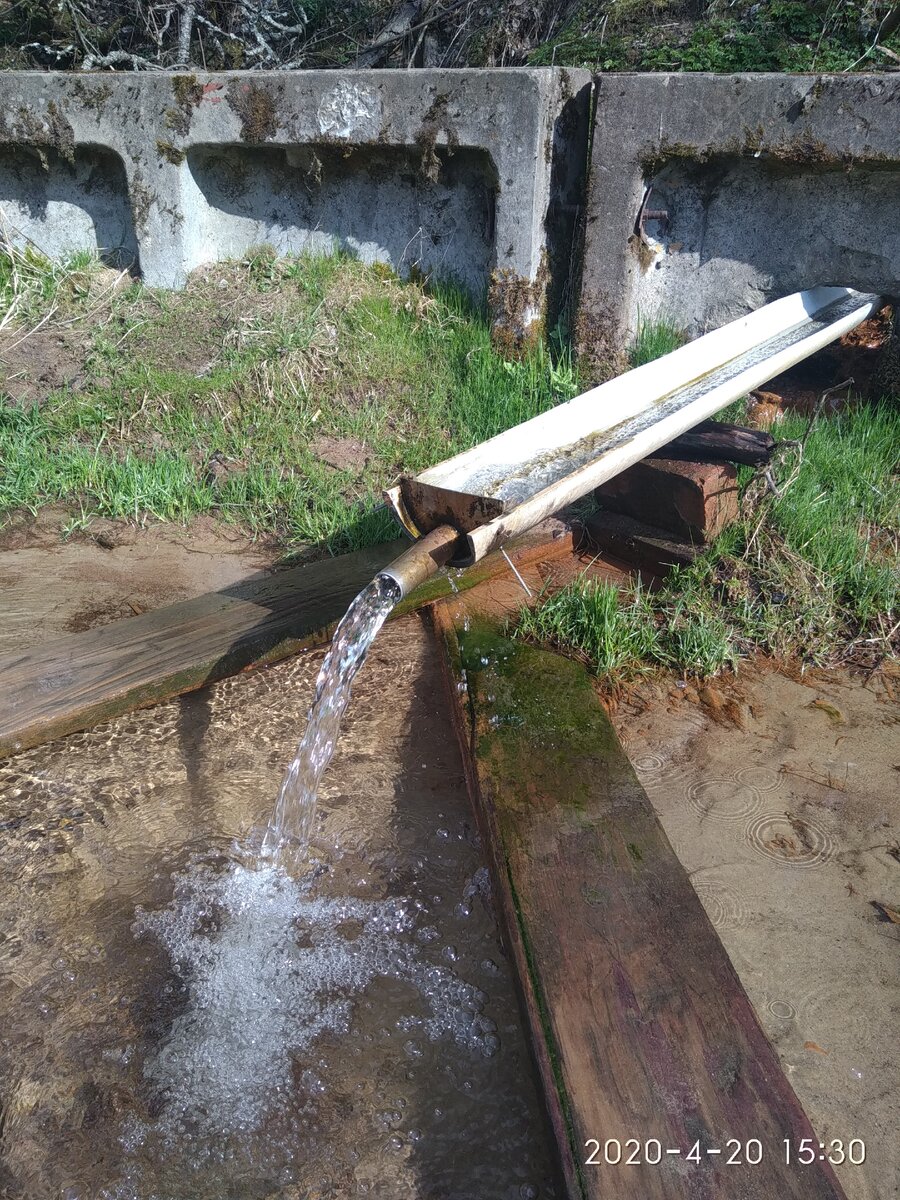 Вот так их облагородили, что бы удобно можно было набрать водичку