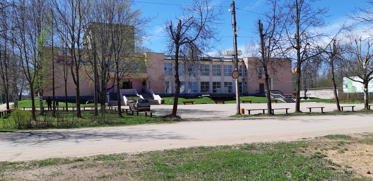 Дом Культуры. Никого.