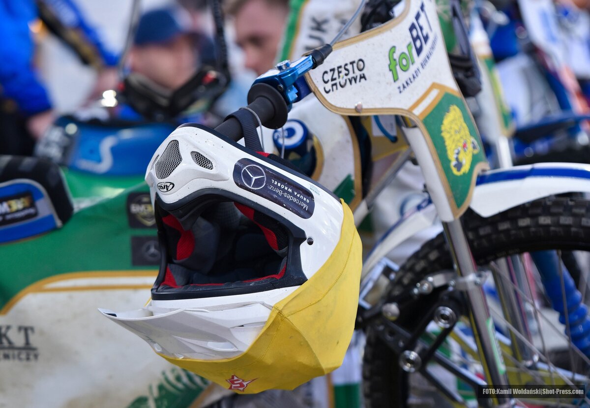 Мадсен где-то рядом.