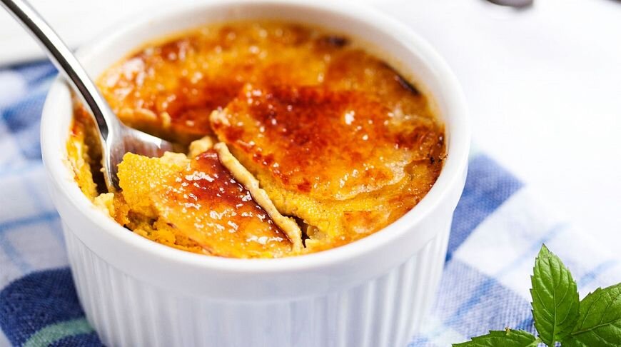 рецепт и фото тут - https://paris.zagranitsa.com/article/7563/nezhnost-pod-khrustiashchei-korochkoi-krembriule-po-retseptu-frantsuzskogo-shefa