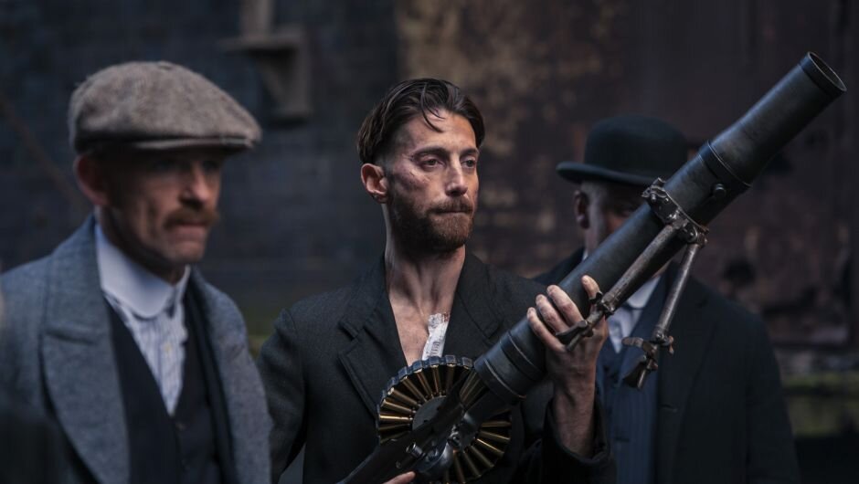 Кадр из сериала "Острые козырьки".