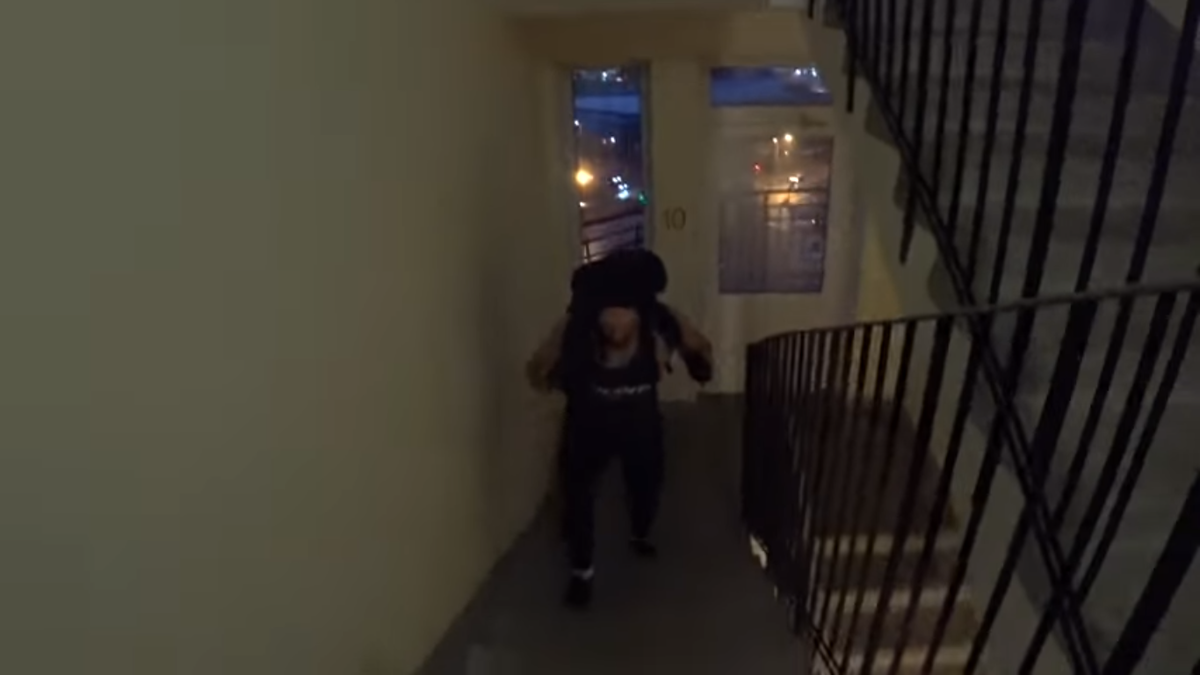 Изначально увидел подобный формат тренировки у бородачей. Не обратил внимание, но после того, как так стали заниматься знакомые девушки, то тоже решил попробовать