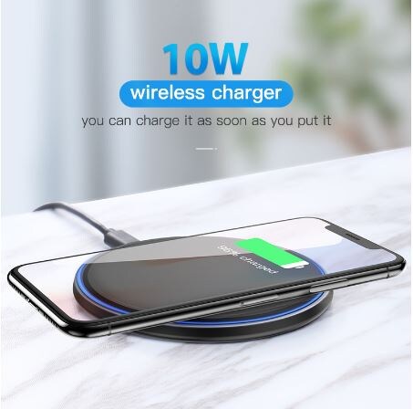 Быстрая зарядка в большой таблетке. 
Поддерживается до 10W выдаваемой мощности