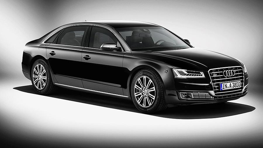 Немецкая компания Audi начала продажи на российском рынке полностью бронированного седана Audi A8 L Security.