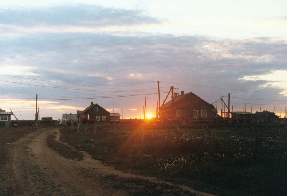 Село сосновка область. Сосновка Мурманская область. Село Сосновка Мурманская область. Ловозеро Сосновка. Деревня Сосновка Мурманская область Ловозерский район.