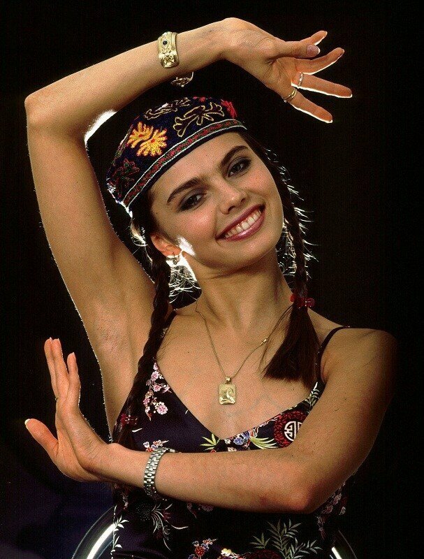 Алина Кабаева в национальной Татарской одежде. Фото с сайта "Яндекс картинки"
