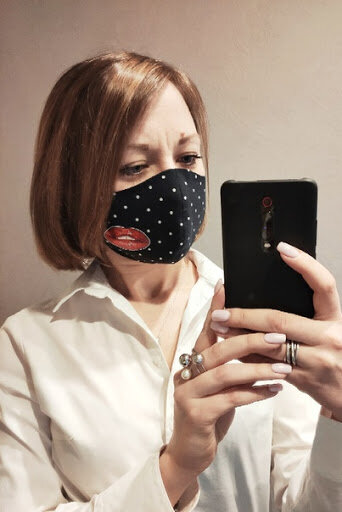 я красивая в маске, правда?