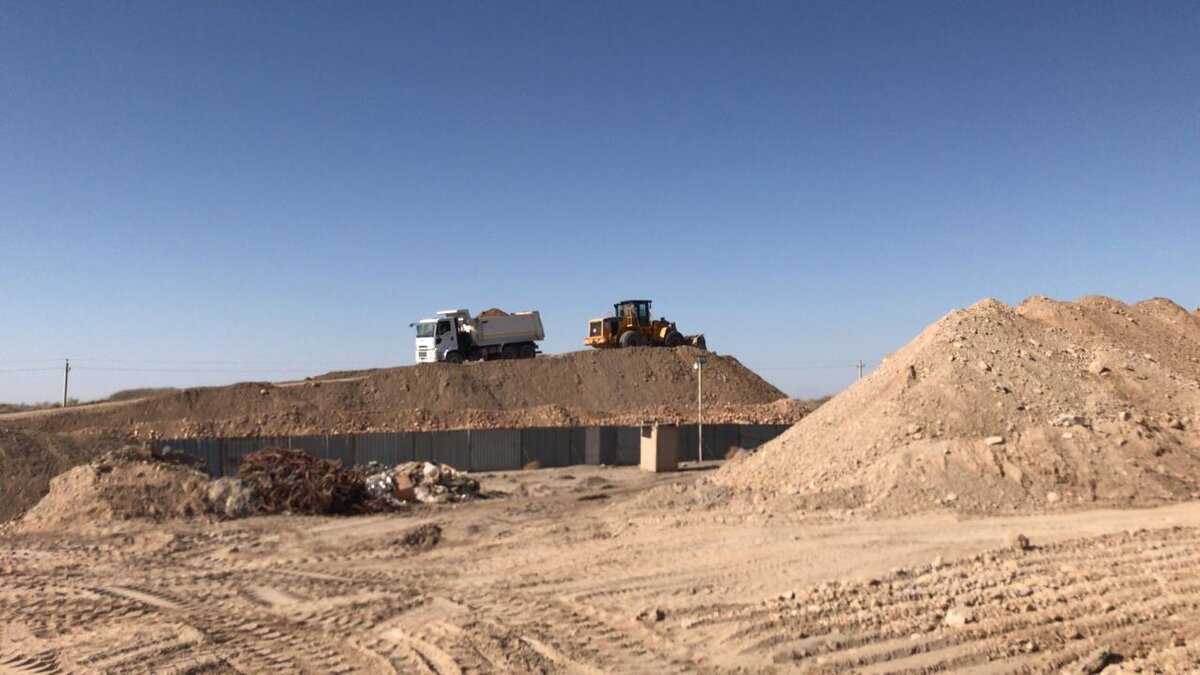 Экономически более выгодно годовой запас глины накапливать только в тёплое время года