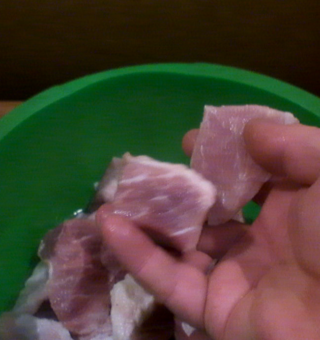 мясо небольшими кусочками