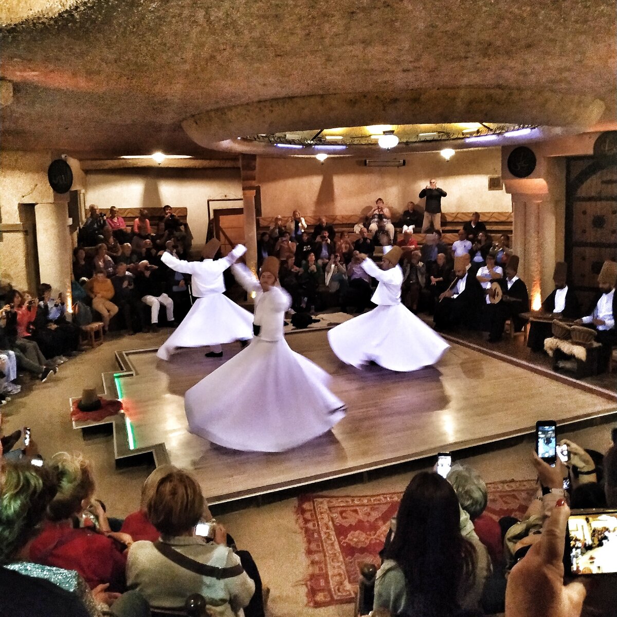 Во время представления фоткать нельзя, лишь минут 5 в самом конце