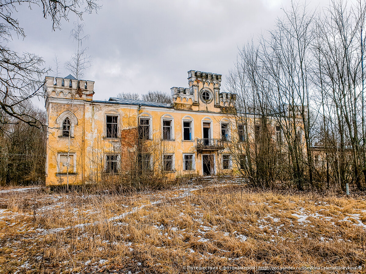 Заброшенные дворцы и усадьбы в России. 10 моих фотографий про то, как они сейчас выглядят внутри