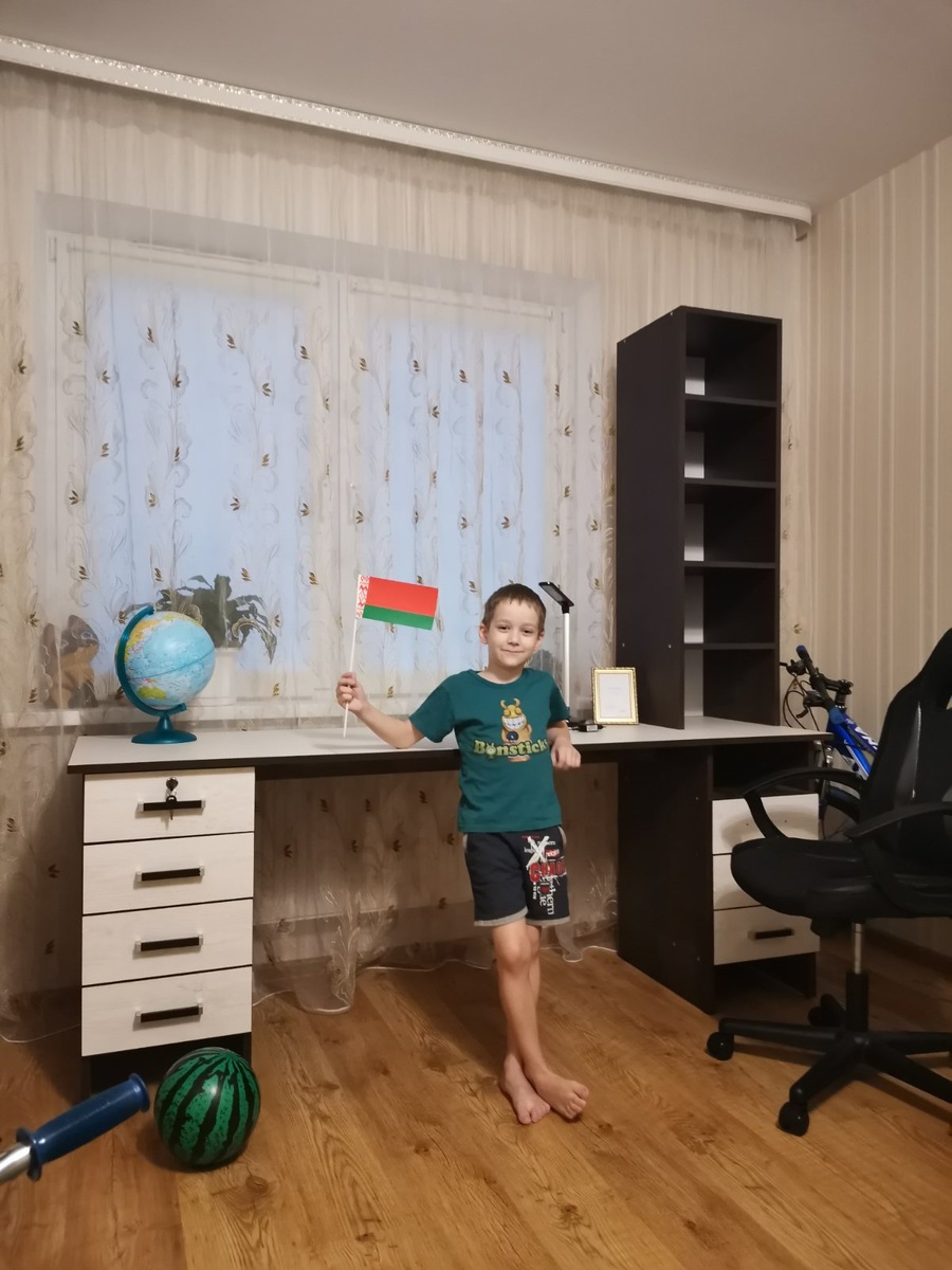 Фото письменного стола