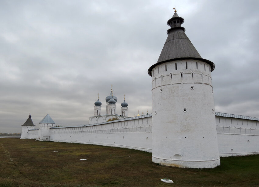 Почему нижегородская. Лысково Макарьево. Переправа у Макарьевского монастыря. Макарьево Медведев Лысково. Макарьево крепостные стены.