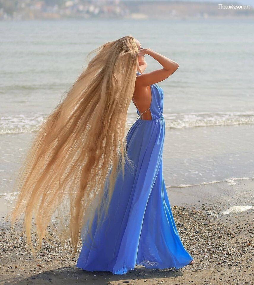 ​​Я вот задумался, как же часто нам не хватает мотивации. Мотивации к жизни, развитию себя, достижению целей. Порой мы загораемся какой-то идеей, но без "поддержания огня" очень быстро опускаем руки. Так часто происходит именно из-за отсутствия должной мотивации. Нам просто жизненно необходима подзарядка. Вот сегодня я и решил поделится с вами несколькими способами самомотивации, которые сам стараюсь применять в своей жизни.

Избавьтесь от страхов. Как правило, они негативно сказываются на достижении результата. Следуйте принципу: "Боишься - не делай, делаешь - не бойся!"

Общайтесь с людьми, стремящимися к успеху. Найдите единомышленников. Делитесь опытом, подбадривайте друг друга. Вместе достигать целей легче и приятнее.

Поощряйте и хвалите себя. Обязательно хвалите себя за достижение даже небольших целей. Когда вы будете довольны своими результатами, то и следующие достижения будут более желанными и более реальными.

Расширяйте свой кругозор. Читайте и перечитывайте статьи и книги, делайте пометки для себя и внедряйте новые знания в жизнь. 

Помогайте другим. Когда вы помогаете друзьям или даже незнакомым людям, вы ощущаете, что нужны кому-то, что сделали кого-то чуточку счастливее. Это придаст вам сил и смотивирует на новые свершения.

Хорошо отдыхайте. Обязательно находите возможность отдохнуть от ежедневной суеты. Самый простой и эффективный способ - прогулки на свежем воздухе после рабочего дня. Они восстанавливают энергетику, успокаивают психику и укрепляют сон.

Будьте оптимистом. Находите позитив во всем, что вас окружает. Живите по принципу: «Все что ни делается - все к лучшему». 

Преодолевайте свои сомнения и никогда не останавливайтесь на полпути!