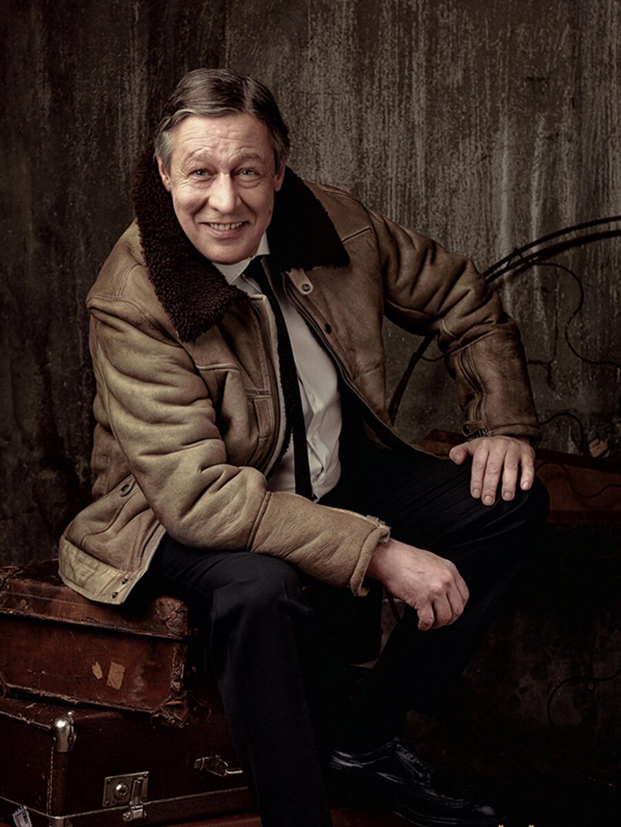 Михаи́л Оле́гович Ефре́мов (род. 10 ноября 1963, Москва) — советский и российский актёр театра и кино, театральный режиссёр, телеведущий. Заслуженный артист Российской Федерации