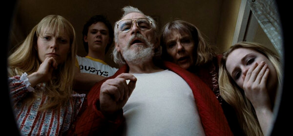 Доктор Финч все еще верит в учения Фрейда. Поэтому видит символы даже в фекалиях.