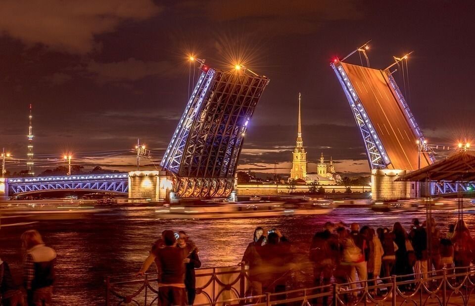 Туристический сезон в Санкт-Петербурге