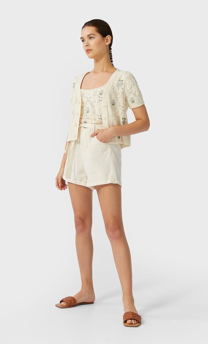Вязаный кардиган с вышивкой и джинсовые шорты свободного кроя, Stradivarius