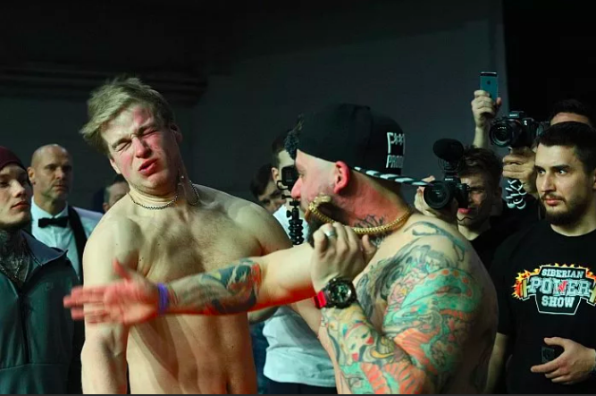 На фото бармен из Красноярска победивщий в турнире по пощечинами ( фото из интернета) 