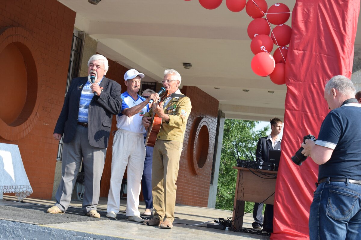 Александр Бондарь, Григорий Коваленко и Владимир Онищенко. И мы ещё споём