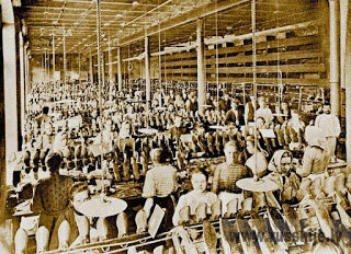 Производство резиновых галош на "Треугольнике"