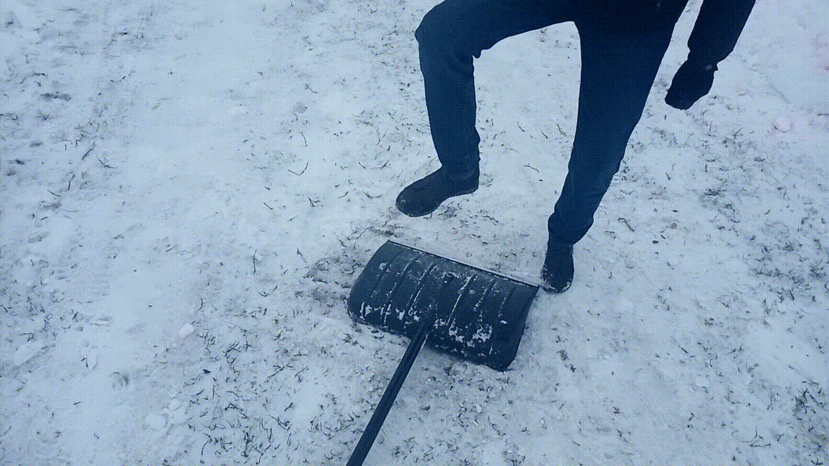 Краш-тест лопаты для снега от Fiskars