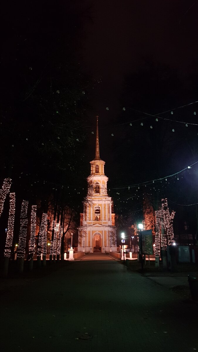 Вечерний Кремль. Рязань (фото из личного архива автора канала Хочу-Могу  travel)
