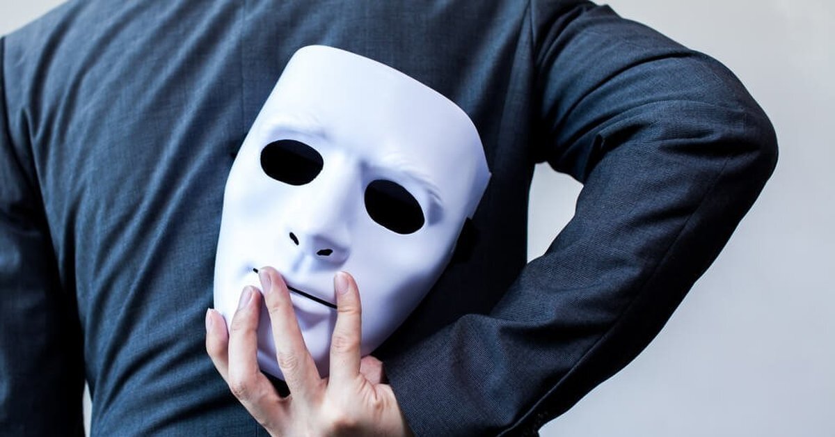 почему это происходит? кто надел на нас маски?