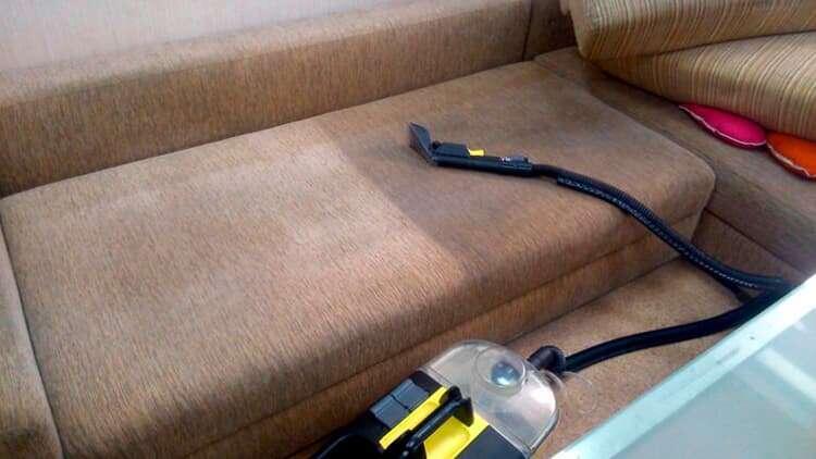 Перечень работ, которые клинеры и специалисты в сфере химчистки выполняют парогенератором, включает: