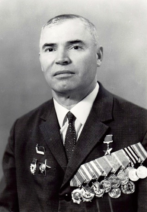 Павлов д т. Герой СССР генерал Асанов Даир Асанович.