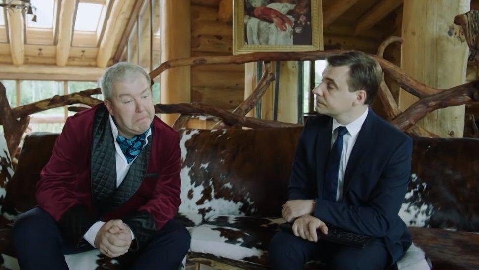Кадр из сериала: Чичиков у Собакевича.