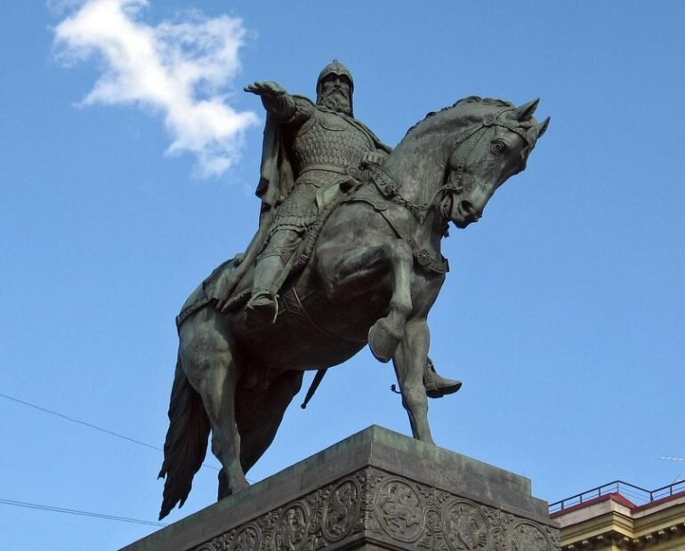 Памятник юрию долгорукому рисунок