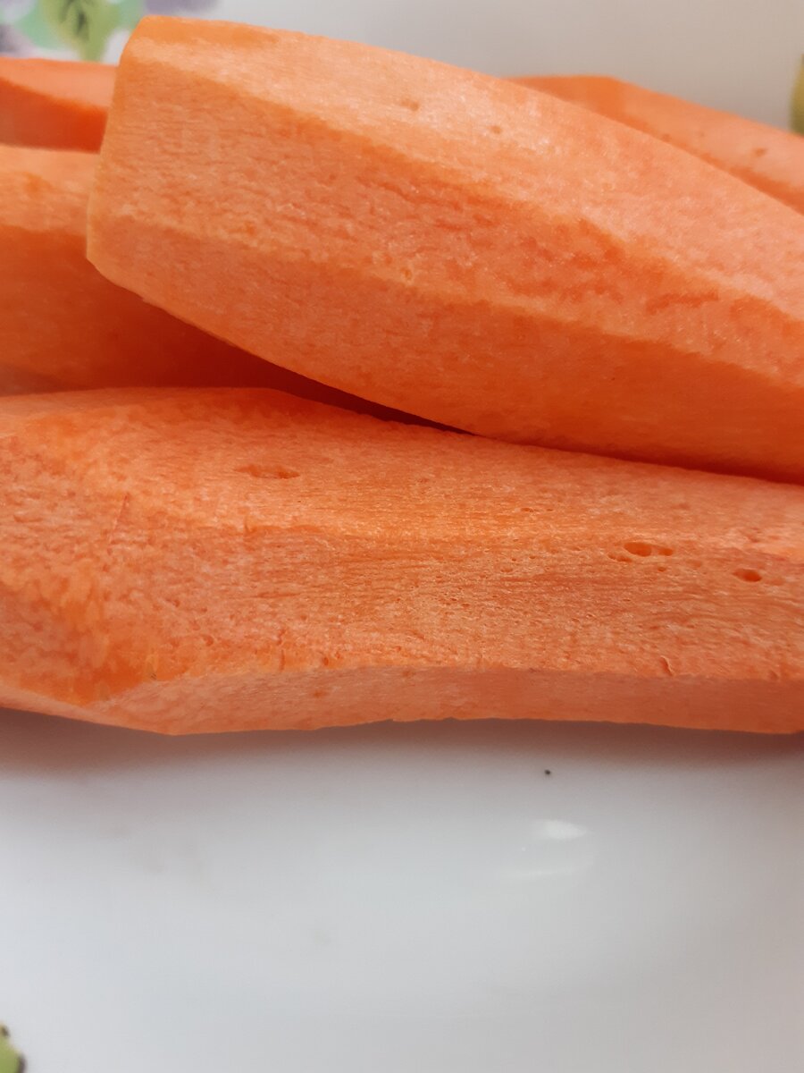 Морковь - источник бета-каротина. Поставьте лайк и подпишитесь на канал :)