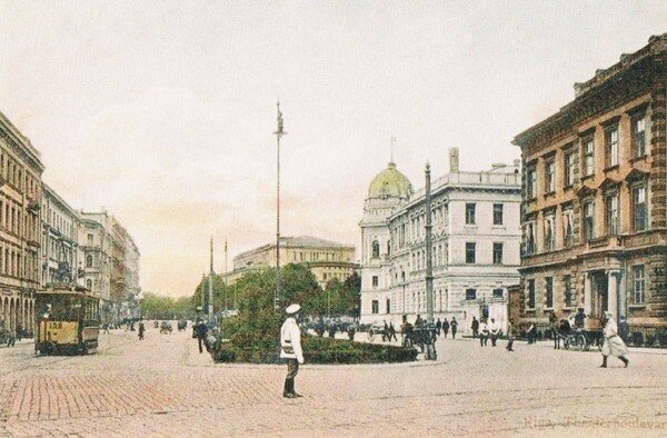 Главное полицейское управление Риги.