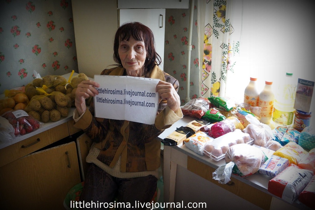 Лидия Яковлевна, 75 лет. 49 лет трудового стажа. Никого нет вообще.
Подробнее читать здесь: 
https://littlehirosima.livejournal.com/259296.html