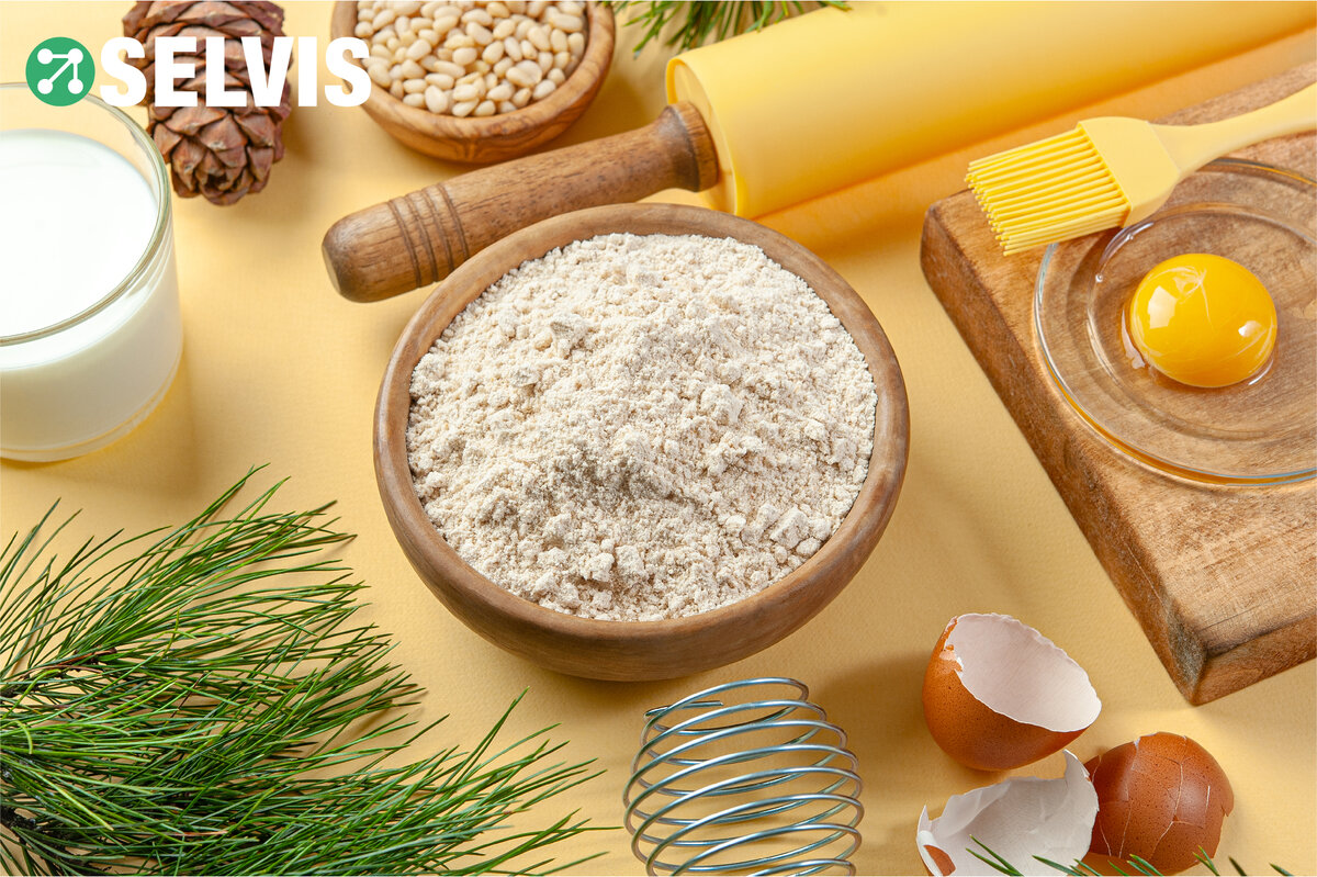 Покупная кедровая мука - это толченый жмых кедрового орешка. В ней остаются все витамины и минералы, но меньше жиров, чем в обычном орехе.