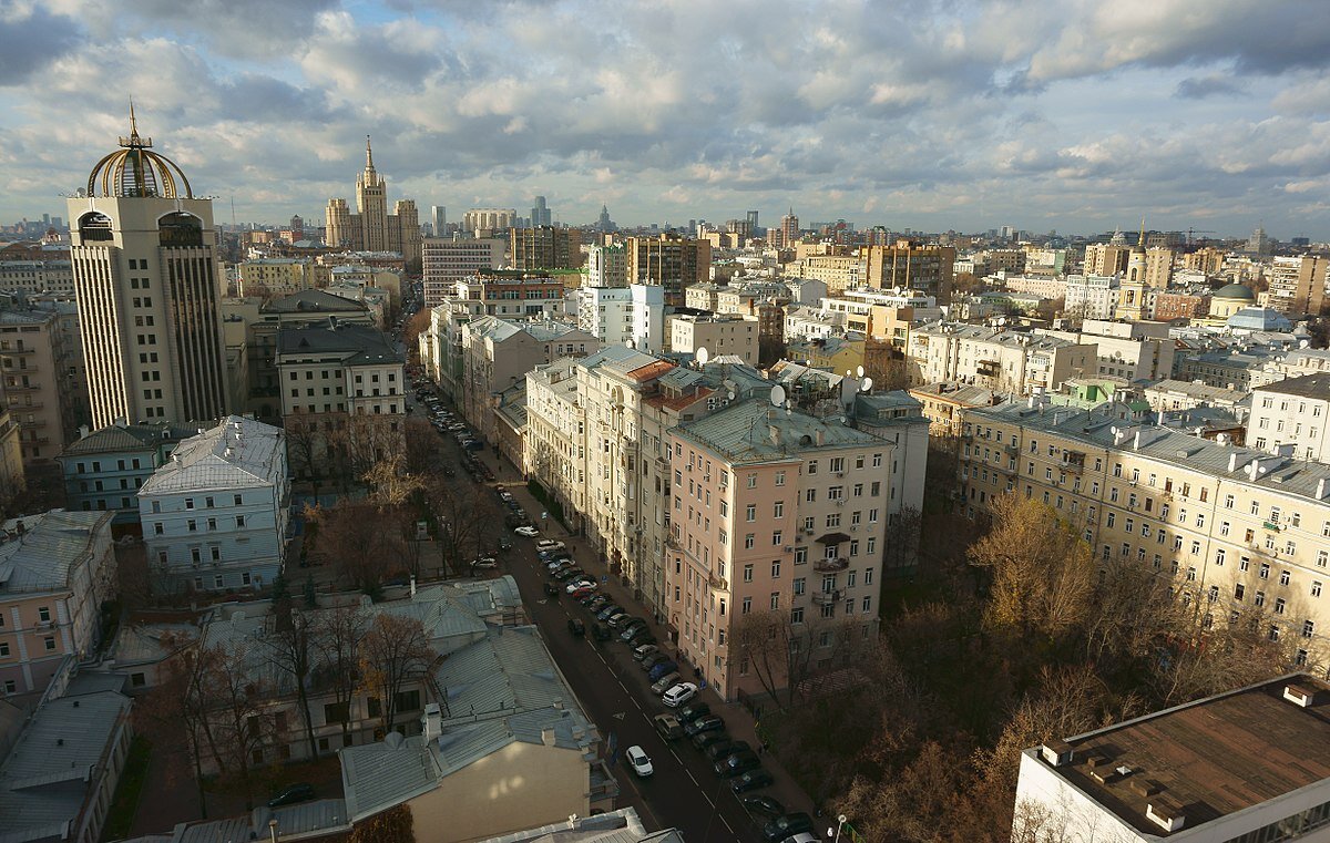 На ул. Комсомольский проспект 41 москва. Ул широтная тюмень. Дома расположенного на ул. Широтная 104 тюмень.