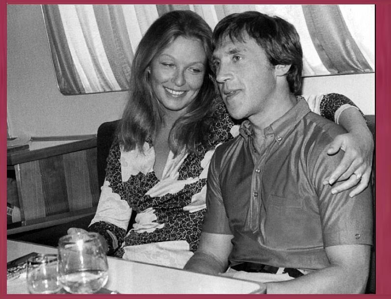 Звёздная супружеская чета за обеденным столом. Фото: bigpicture.ru