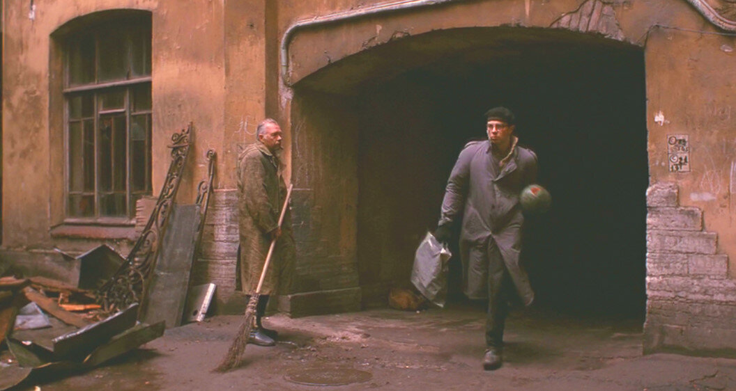 Кадр из фильма "Брат" Алексея Балабанова Источник https://clck.ru/YJVFg