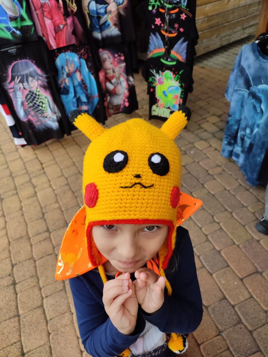 Жесты, мимика, всё просто и ясно, что хочет ребенок)))