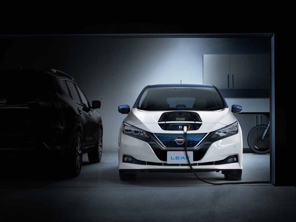Nissan Leaf ZE1 (09.2017 -  н.в.)
