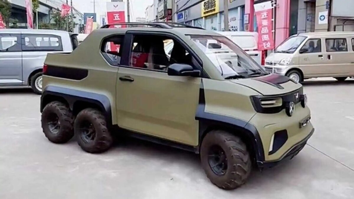 Wuling Hongguang Mini EV Special Edition (https://cdn.motor1.com/images/mgl/9mZgVm/s1/wuling-hongguang-mini-ev-special-edition.webp)