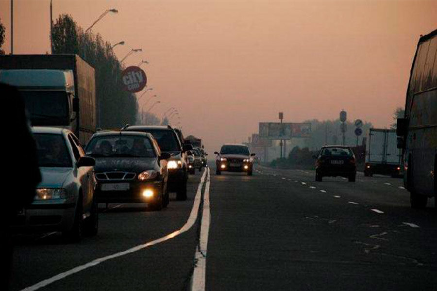 Выезд на встречную полосу. Фото: odinweek.ru