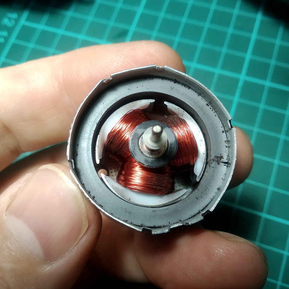 Робот-пылесос Polaris PVCR 1226, не крутятся боковые щётки. Эпопея с ...