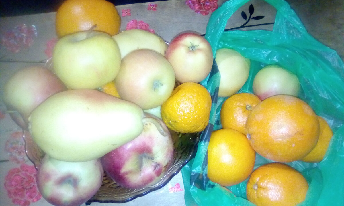 фото автора - фрукты со школы