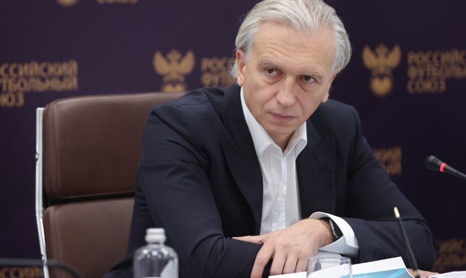    Дюков не спешит с решением по перехода российского футбола в Азию. Фото: Сайт РФС