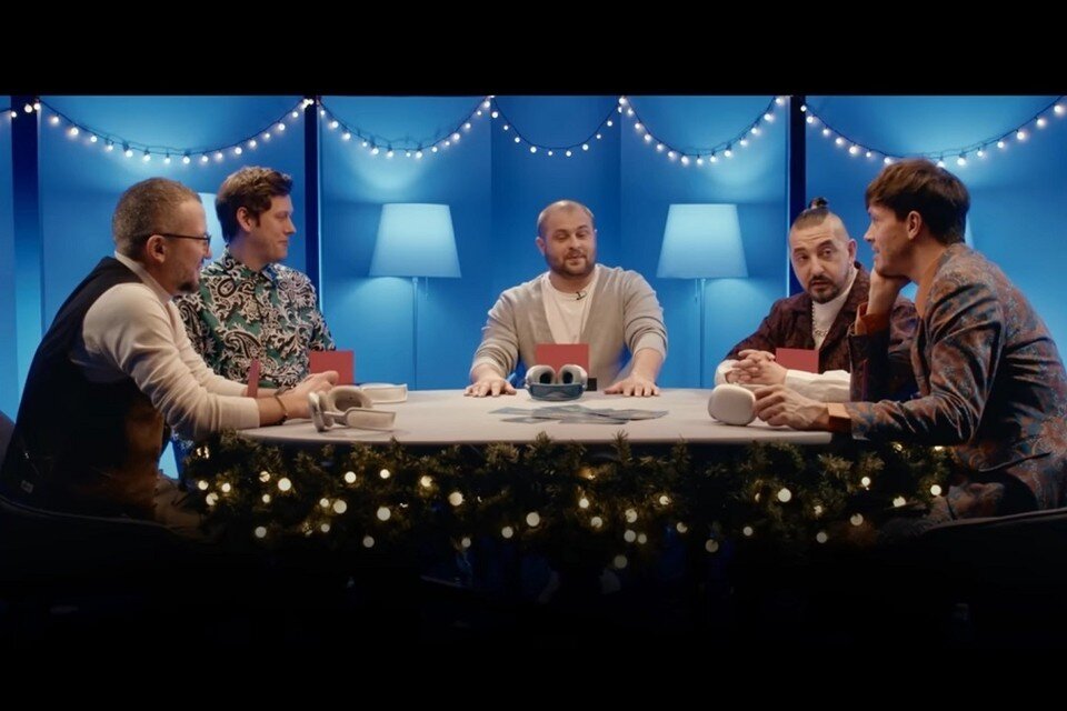     Простой белорус стал гостем популярного ютуб-шоу «Громкий вопрос» . Фото: стоп-кадр | видео ИМПРОКОМ