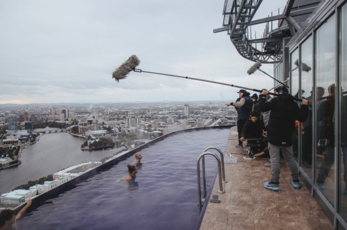    В Екатеринбурге завершились съемки криминальной комедии «Сломя голову»